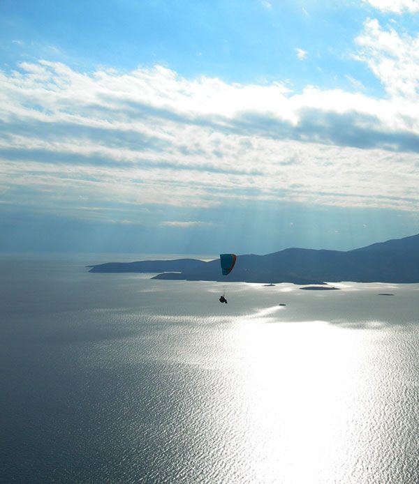 PARAGLIDING