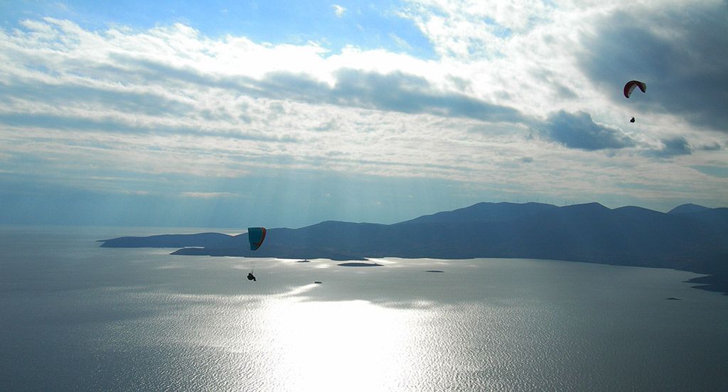 Paragliding over Itea